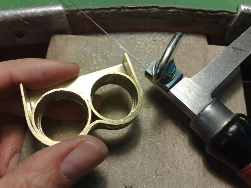 Brass knuckle ring construction